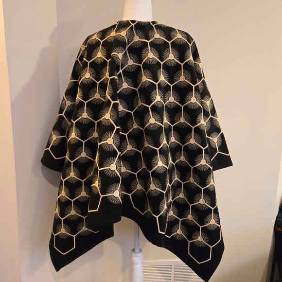 Anne Fontaine Wool Embroidered Cape One Size Honeycomb Pattern HTF Paris - Picture 3 of 11